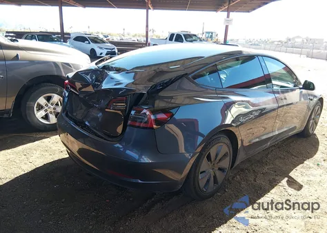 2021 Tesla Model 3 Standard Range Plus Rear-Wheel Drive z USA, uszkodzony, nr VIN 5YJ3E1EA4MF071358